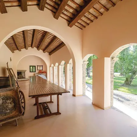Dom wakacyjny 2 Bedroom Awesome In Taglio Di Po Ro