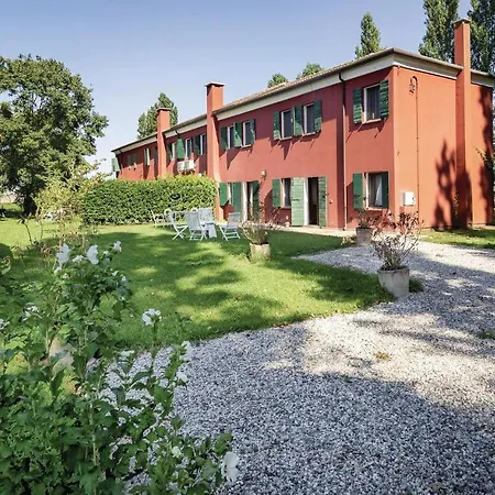 Dom wakacyjny 2 Bedroom Awesome In Taglio Di Po Ro *