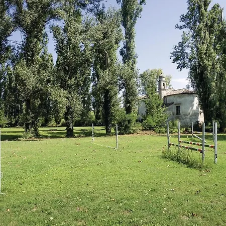 Dom wakacyjny 2 Bedroom Awesome In Taglio Di Po Ro Porto Viro