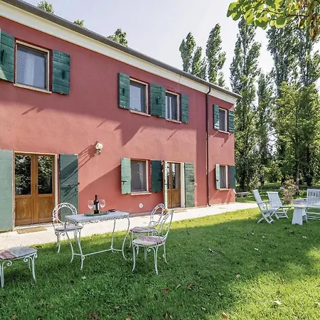 Dom wakacyjny 2 Bedroom Awesome In Taglio Di Po Ro