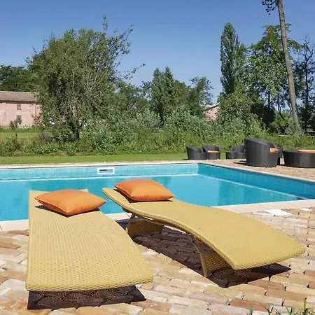 2 Bedroom Awesome In Taglio Di Po Ro * Porto Viro