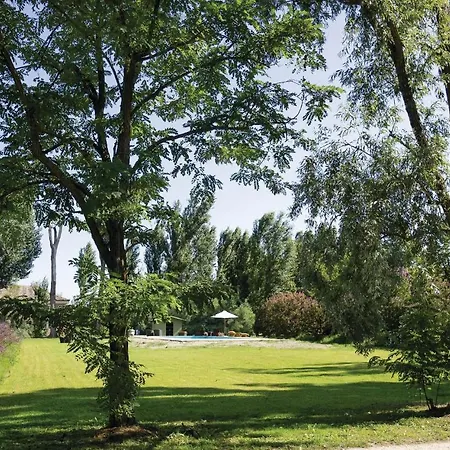 2 Bedroom Awesome In Taglio Di Po Ro Porto Viro