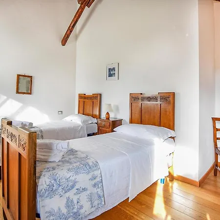 Dom wakacyjny 2 Bedroom Awesome In Taglio Di Po Ro Porto Viro