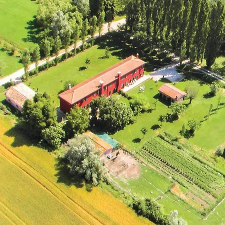 2 Bedroom Awesome In Taglio Di Po Ro Porto Viro