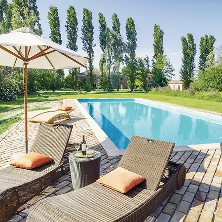 2 Bedroom Awesome In Taglio Di Po Ro * Porto Viro