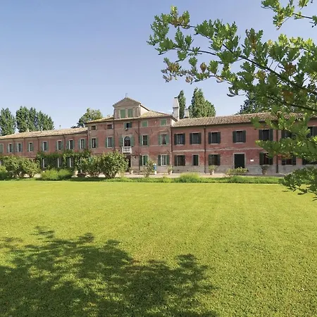Σπίτι διακοπών 2 Bedroom Awesome In Taglio Di Po Ro *