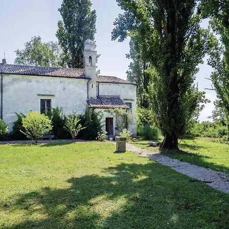 Σπίτι διακοπών 2 Bedroom Awesome In Taglio Di Po Ro Porto Viro